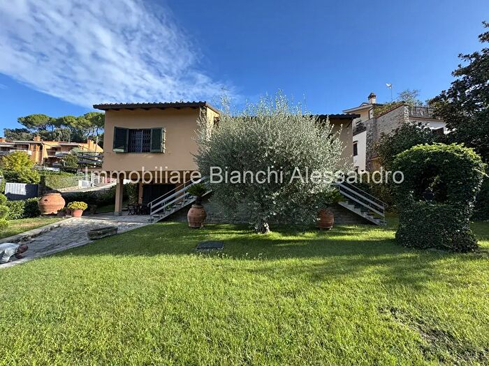 Casa con 9 locali in vendita in Via Carlo Borrani, Bagno A Ripoli