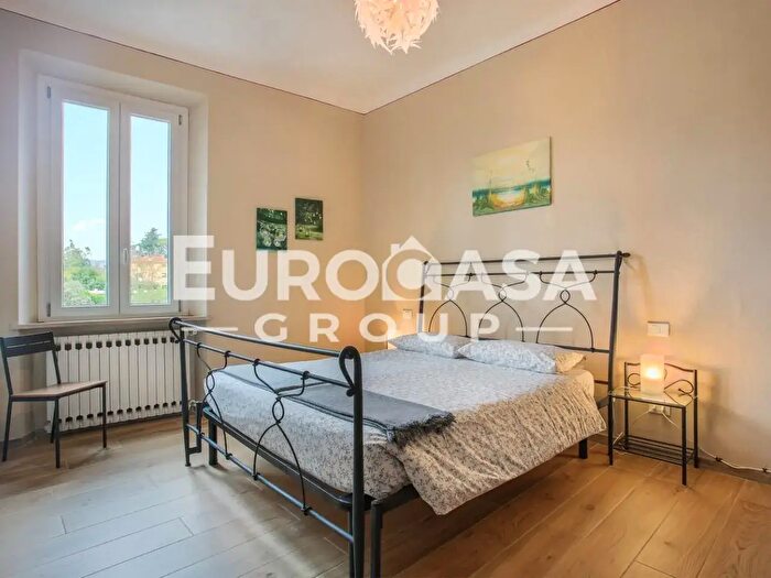 Casa con 11 locali in vendita in Lucca