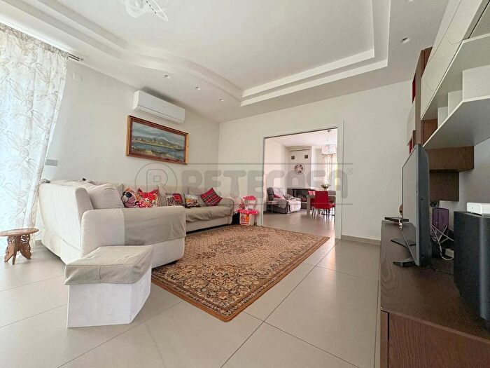 Appartamento con 5 locali in vendita in Marcianise