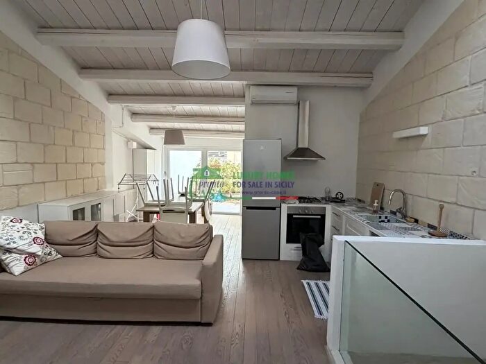 Casa quadrilocale in affitto in Via Ruggero Settimo, Ragusa