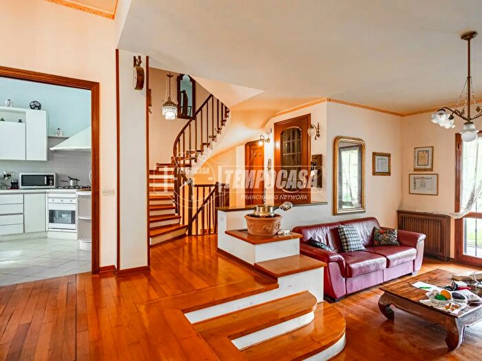 Casa quadrilocale in vendita in Via Guido De Ruggiero, Reggio Emilia