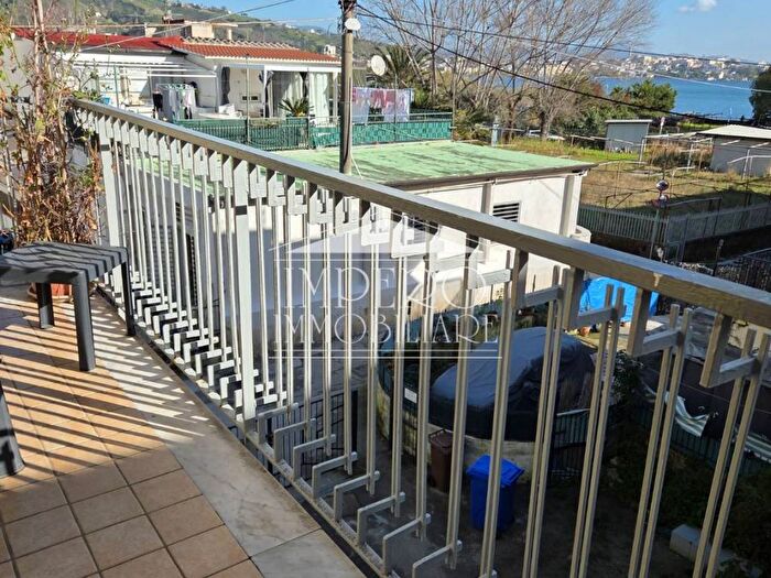 Appartamento trilocale in affitto in Via Madame De Stael, Centro, Bacoli