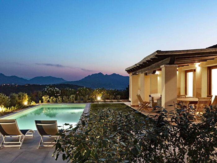 Casa con 6 locali in affitto in Strada Statale, San Pantaleo, Olbia