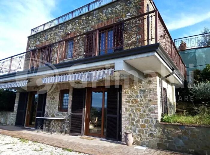 Casa con 5 locali in vendita in Via dellAcquedotto, Torgiano