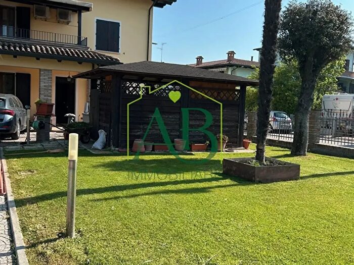 Casa con 10 locali in vendita in Ravenna