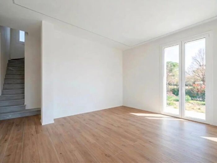 Casa quadrilocale in vendita in Campi Bisenzio