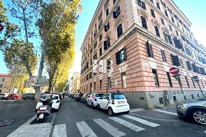 Appartamento con 6 locali in vendita in Viale Giulio Cesare RomaPrati, Roma