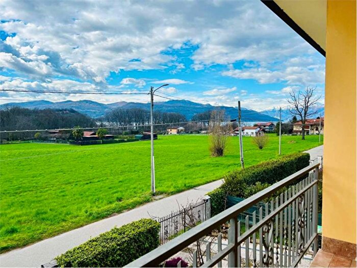 Appartamento bilocale in affitto in Via cascine, Centro, Ispra