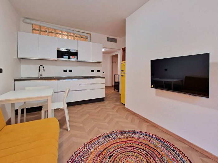 Appartamento trilocale in affitto in Corso San Gottardo, Ascanio Sforza, Milano