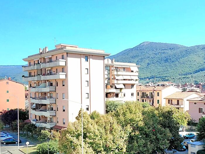Appartamento con 6 locali in vendita in Prato