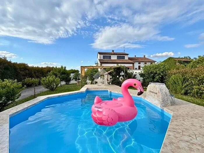 Casa con 5 locali in vendita in Frazione S Nazzaro, Sissa Trecasali