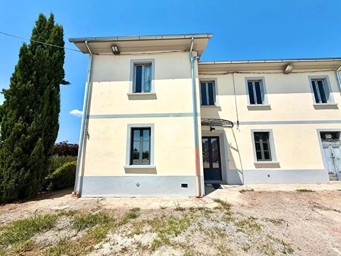Casa con 8 locali in vendita in Via Pratale, Pistoia
