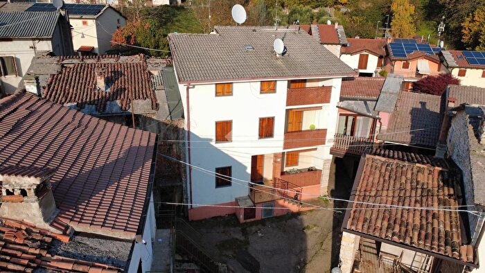 Casa con 6 locali in vendita in Contrada Zanini, Bosco Chiesanuova