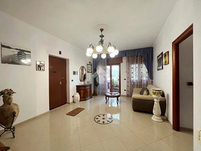 Appartamento con 5 locali in vendita in Via Sacerdote Cozzolino Bendetto, Ercolano