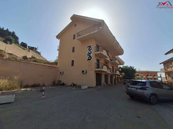 Appartamento con 8 locali in vendita in Agrigento