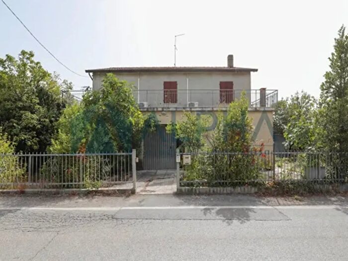 Casa con 6 locali in vendita in Via Pradese, Rimini