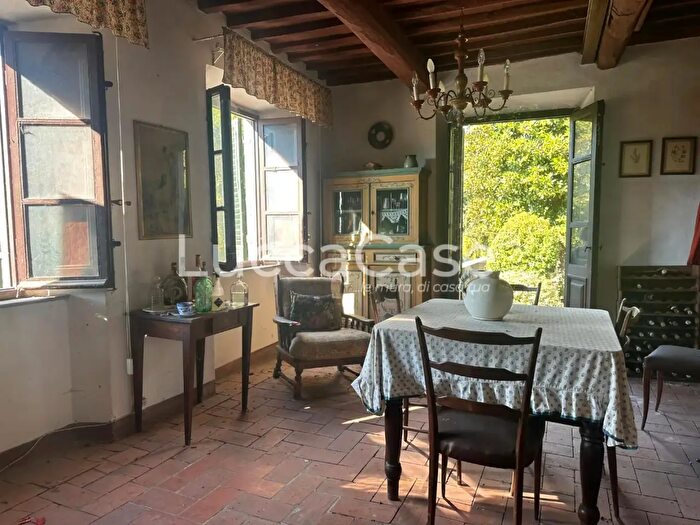 Casa con 13 locali in vendita in Borgo A Mozzano