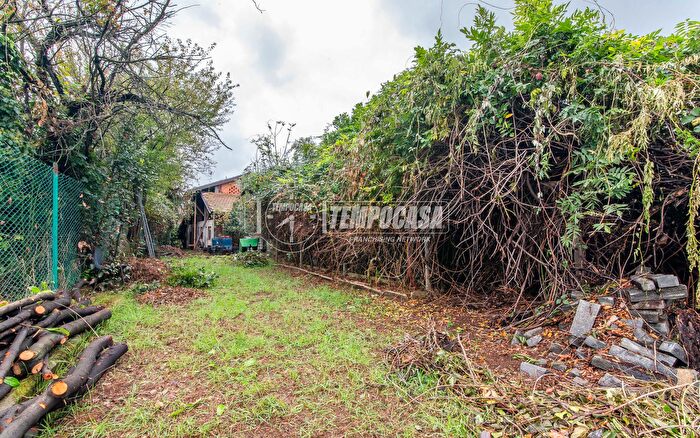 Appartamento trilocale in vendita in Via Castelnuovo, Appiano Gentile