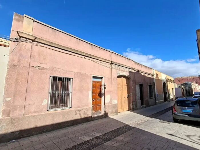 Casa con 14 locali in vendita in Via XX Settembre, Quartu SantElena