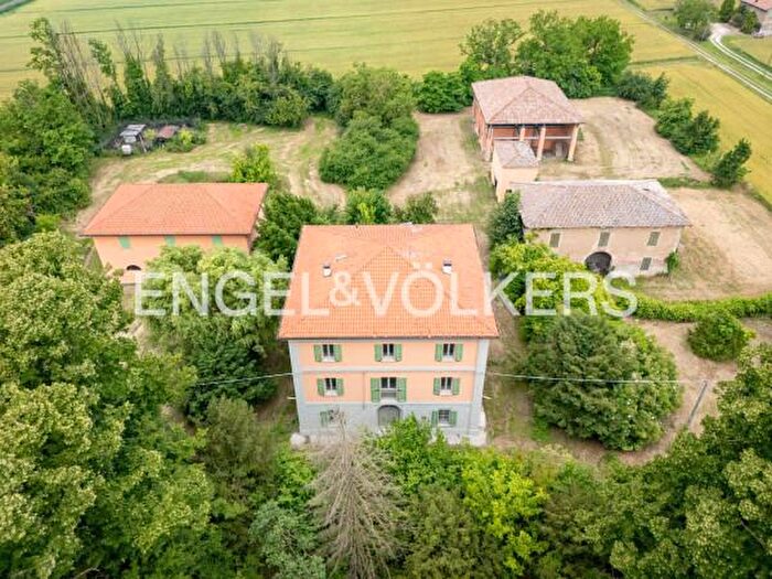 Casa con 6 locali in vendita in Via Statale, Terre del Reno