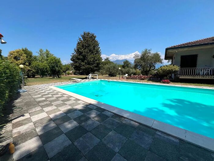 Casa con 6 locali in vendita in Manerba Del Garda