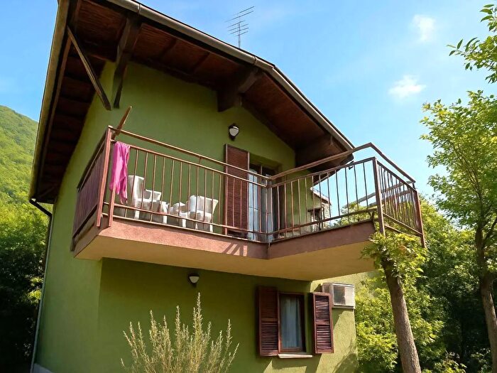 Casa quadrilocale in vendita in Pont Canavese