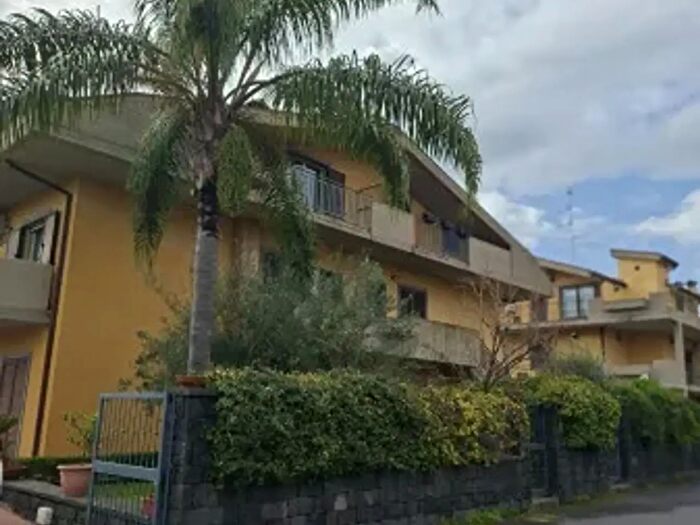 Appartamento con 5 locali in vendita in Via Antonino di Sangiuliano, Sant'Agata Li Battiati