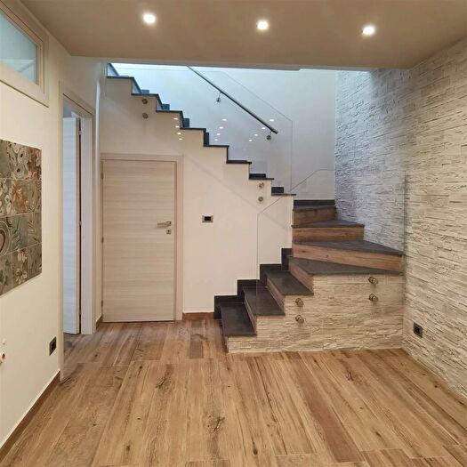 Casa trilocale in vendita in Via Santa Maria dellAiuto Catania, Catania