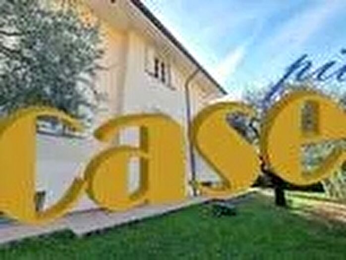 Casa con 14 locali in vendita in Camaiore