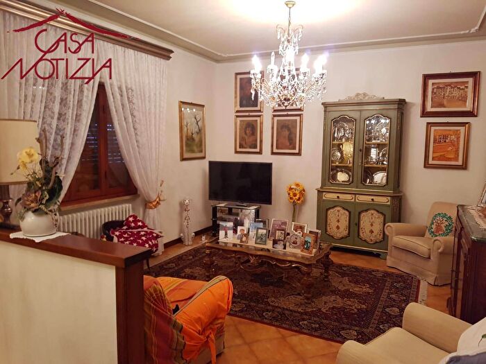 Appartamento quadrilocale in vendita in Via Sarzanese, Lucca