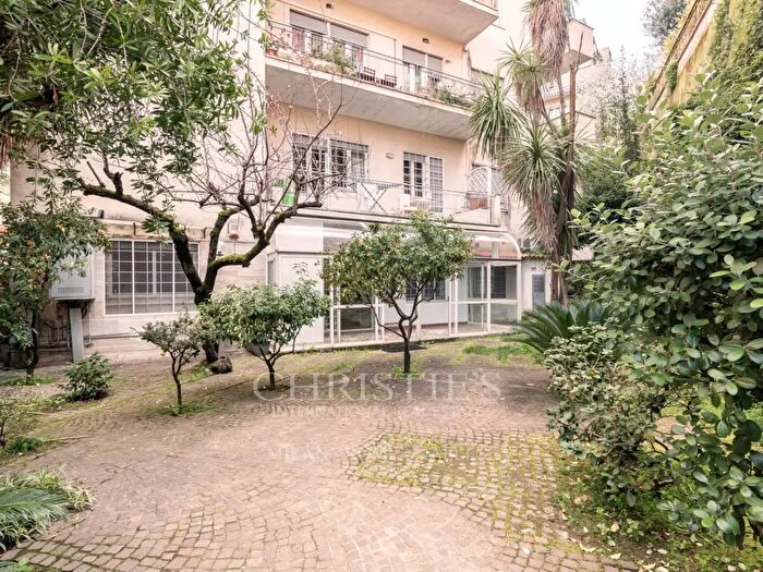 Appartamento con 5 locali in vendita in Via Castelfranco Veneto, Roma