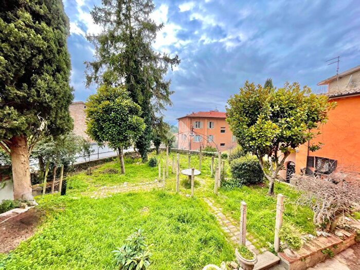 Casa con 9 locali in vendita in Via del Fagiano, Perugia