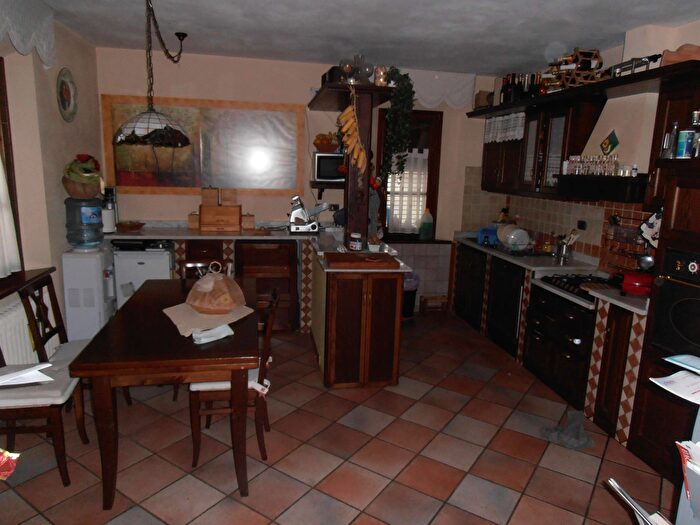 Appartamento con 8 locali in vendita in Piazza Papa Giovanni XXIII, Piazza Al Serchio