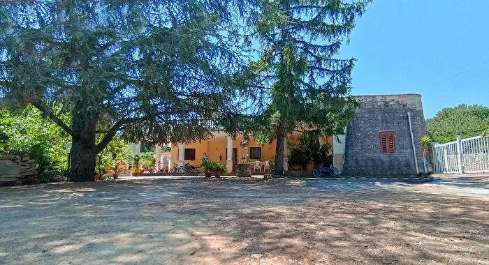 Casa con 6 locali in vendita in Fasano