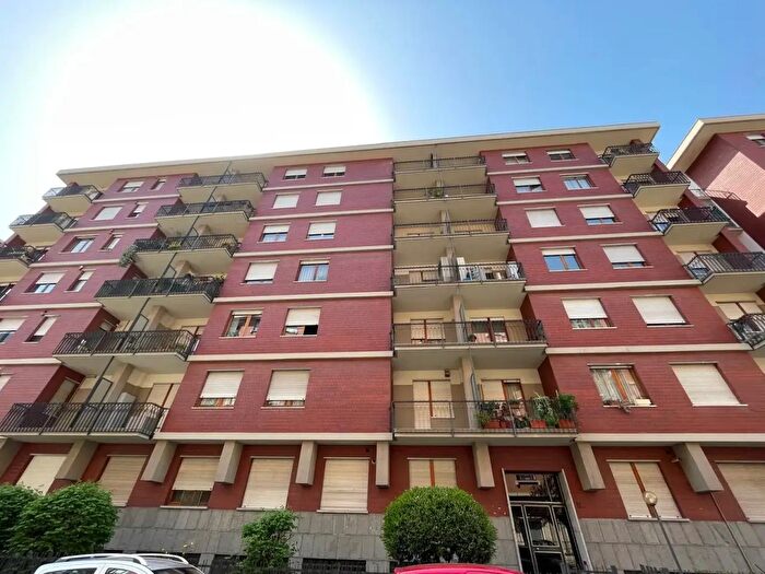 Appartamento trilocale in affitto in Via Albenga, Torino