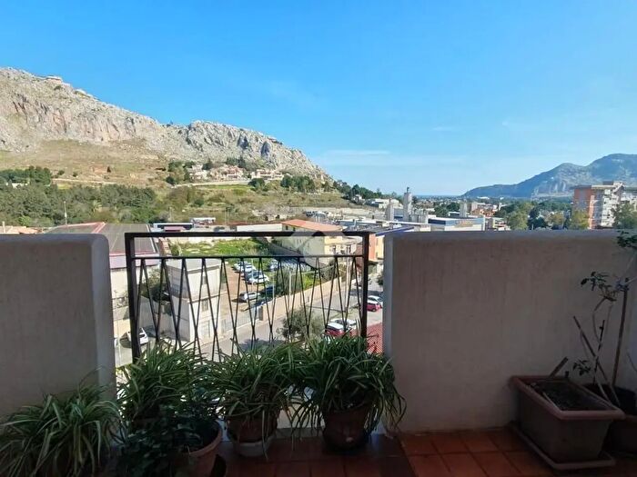 Appartamento con 5 locali in vendita in Via Giulio Verne, Palermo
