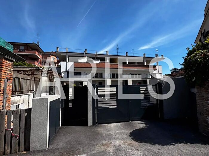 Appartamento bilocale in affitto in Via Codigoro, Roma