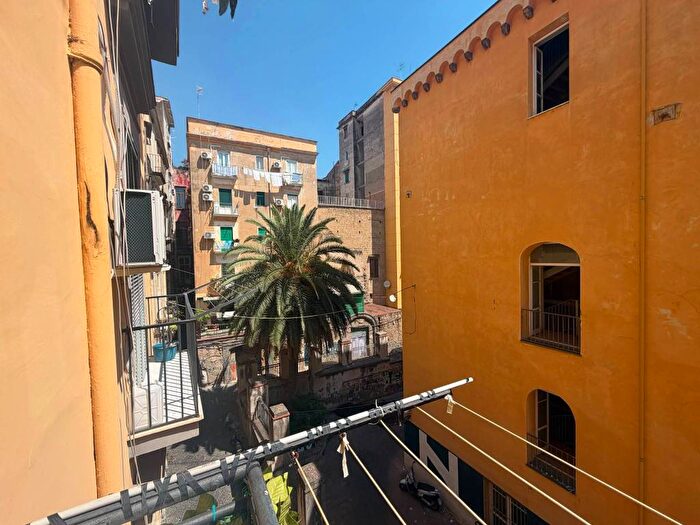 Appartamento trilocale in affitto in Vico San Nicola a Nilo, Centro Storico, Napoli