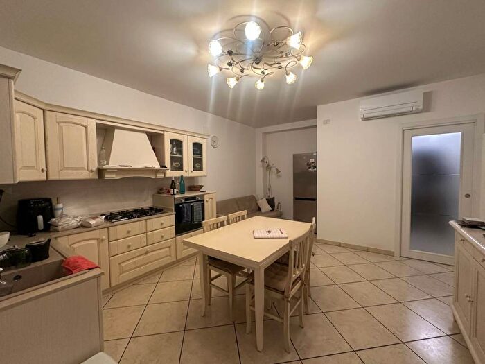 Appartamento trilocale in affitto in Centro, Loreto