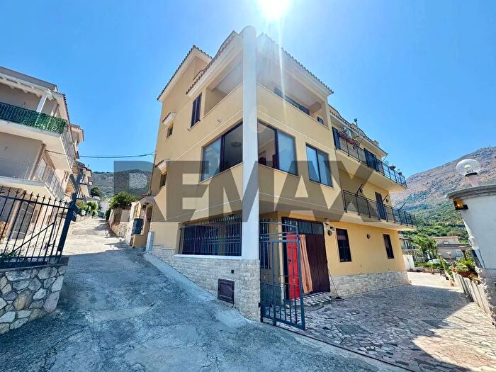 Appartamento con 6 locali in vendita in Via Dolomiti d, Carini