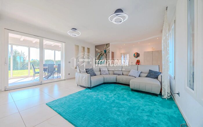 Appartamento con 7 locali in vendita in Via Marco Emilio Lepido, Bologna