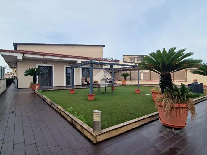 Appartamento con 5 locali in vendita in Via Pasquale Ianniello, Frattamaggiore