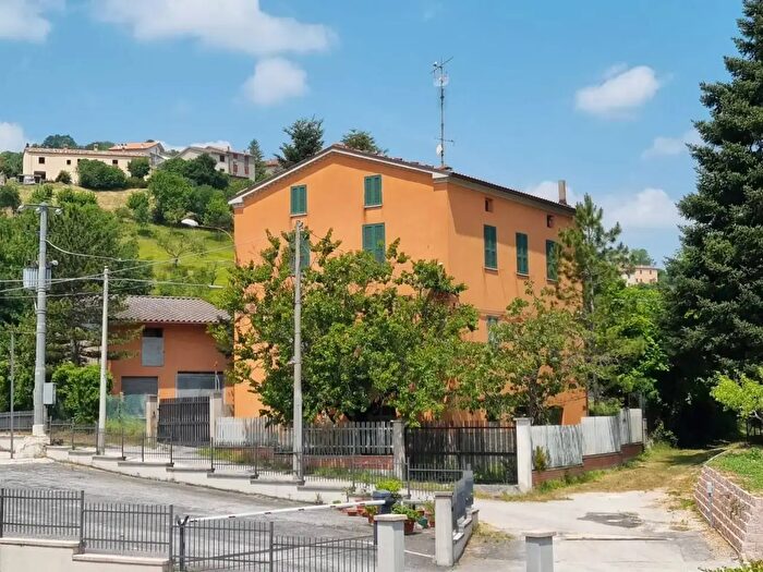 Casa con 9 locali in vendita in Mulino Avenale, Genga