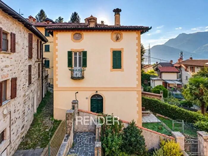 Casa trilocale in vendita in Frazione Bonzeno, Bellano