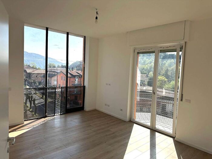 Appartamento trilocale in affitto in Centro, San Fermo della Battaglia