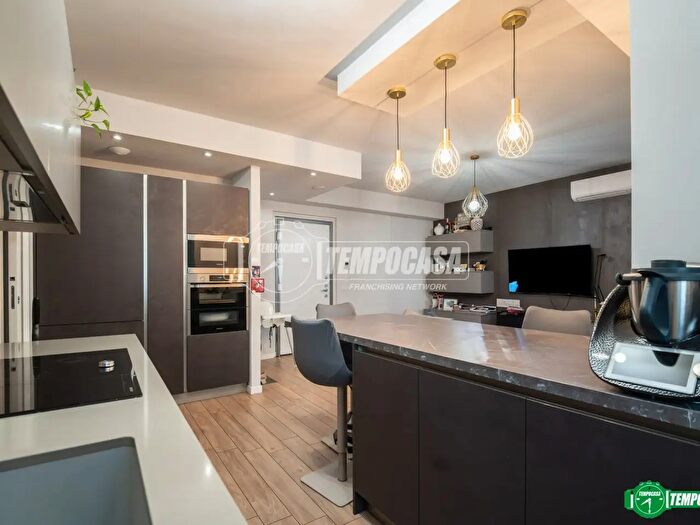 Appartamento trilocale in vendita in Via Vittorio Veneto a, Nova Milanese