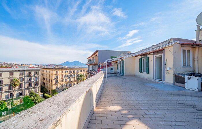 Appartamento con 6 locali in vendita in Via Mergellina, Napoli