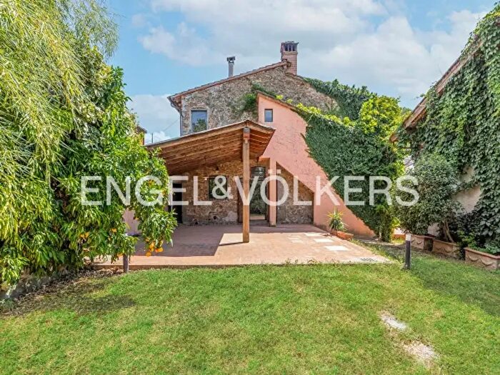 Casa con 6 locali in vendita in Via Carmignanese, Vinci