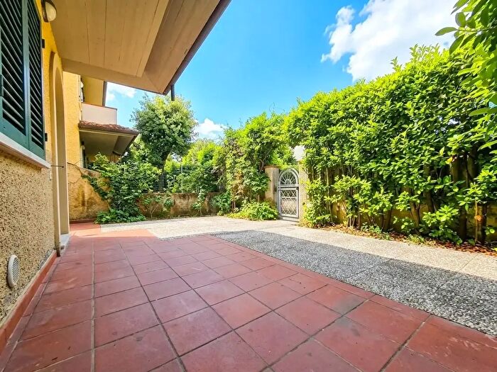Casa trilocale in vendita in Massa