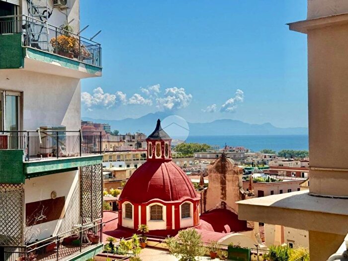Appartamento monolocale in affitto in Via Vittoria Colonna, Chiaia, Napoli